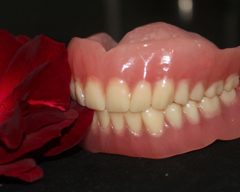 Fixed Teeth & Removable Dentures: A Complete Patient Guide to Replacing Missing Teeth